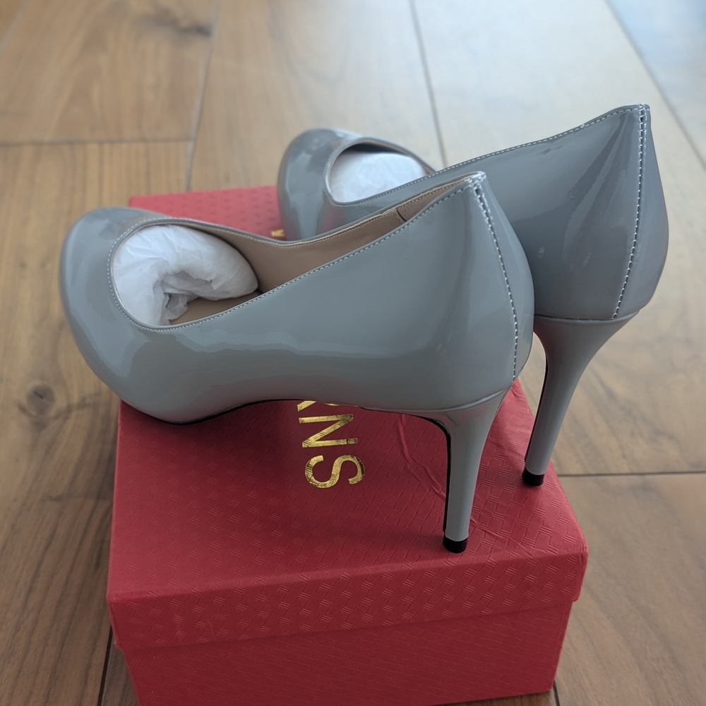 Gray Patent Leather Pumps - Picture 3 of 4